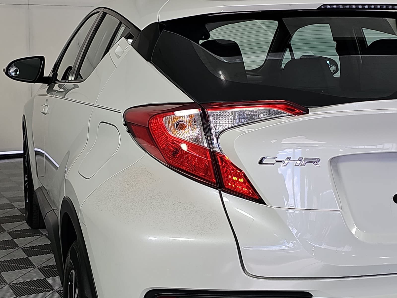 Used 2019 Toyota C-HR LE FWD image 30