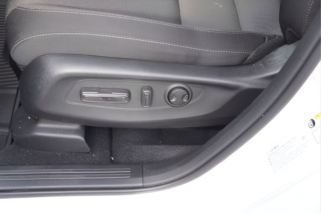 Certified 2024 Honda CR-V EX image 17