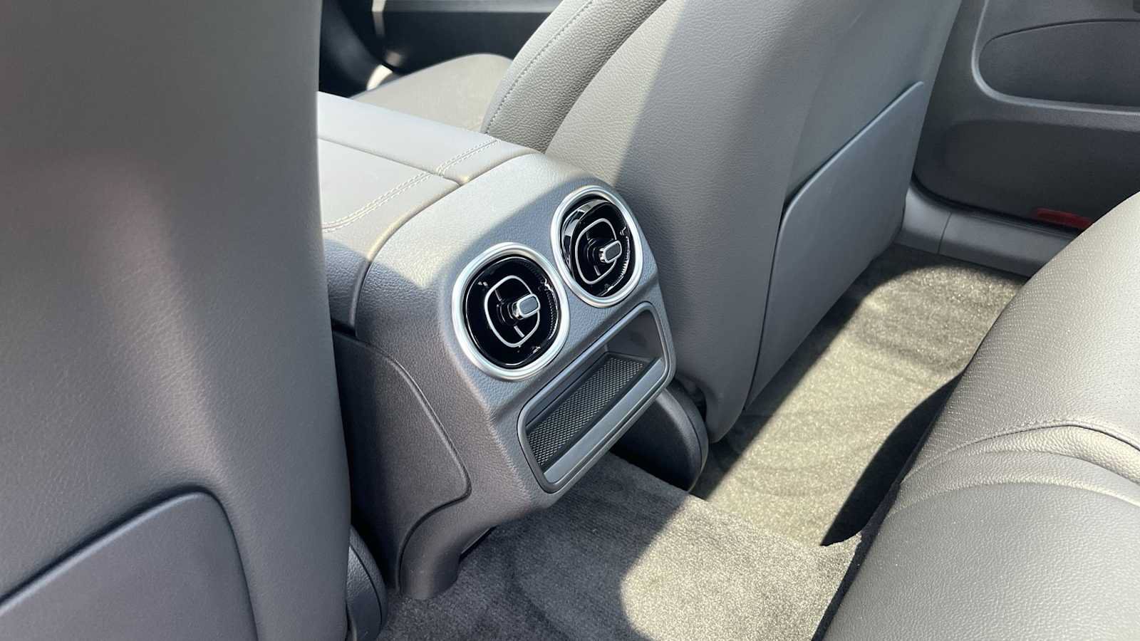 New 2026 Mercedes-Benz C 300 4MATIC Sedan image 34