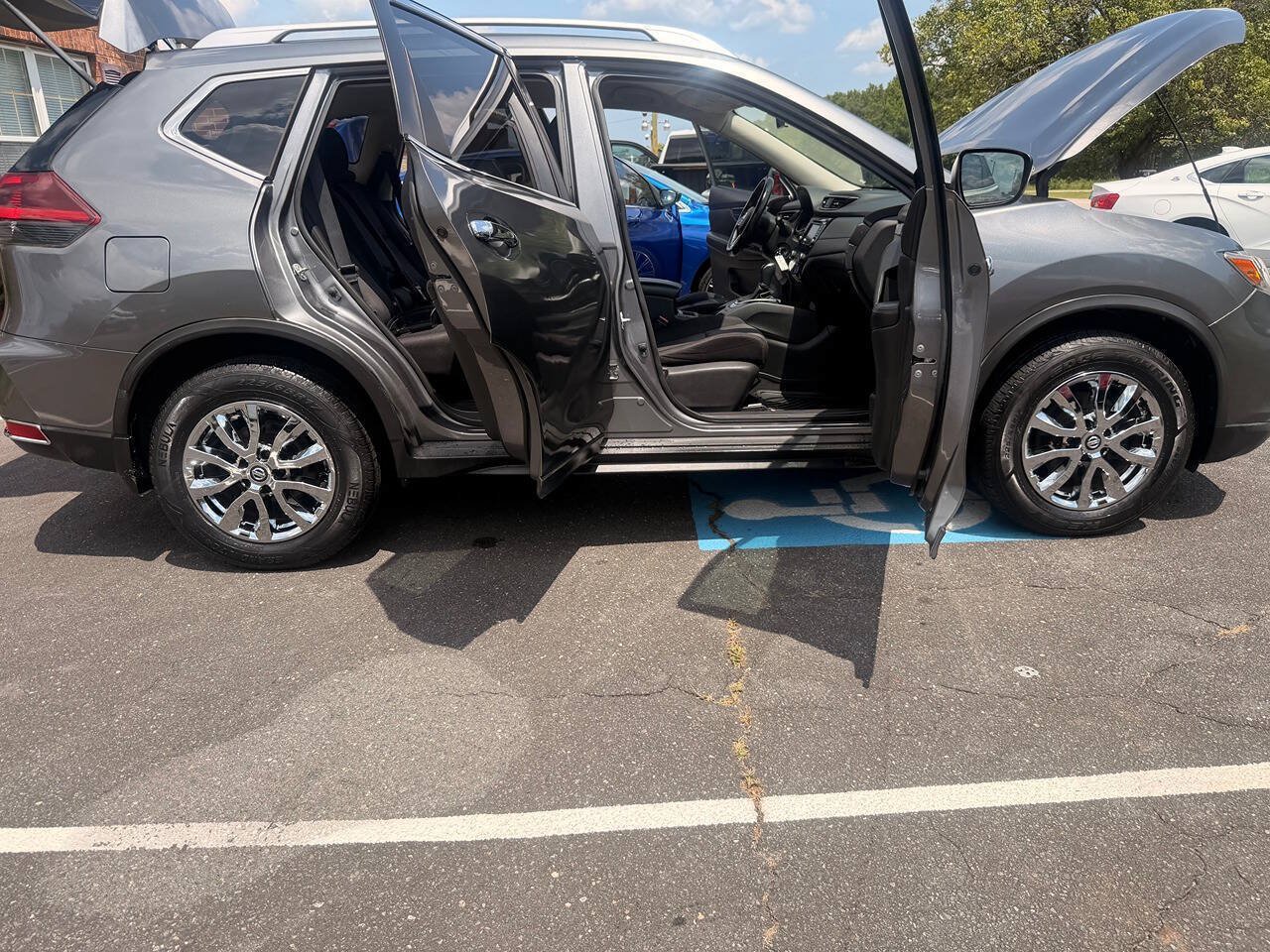 Used 2019 Nissan Rogue S w/ Special Edition Package FWD image 21