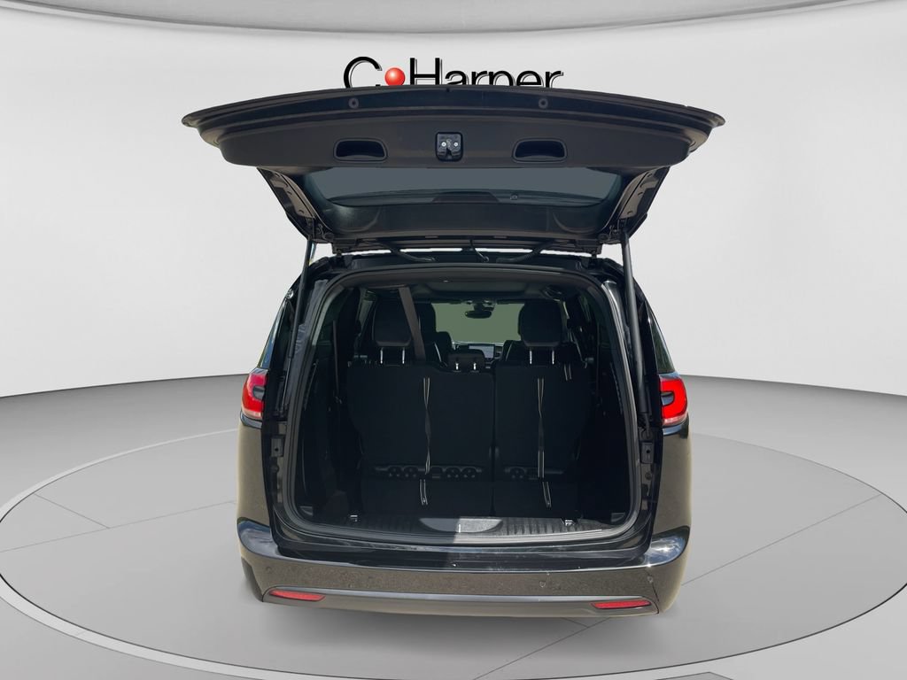 Used 2025 Chrysler Pacifica Limited FWD image 15