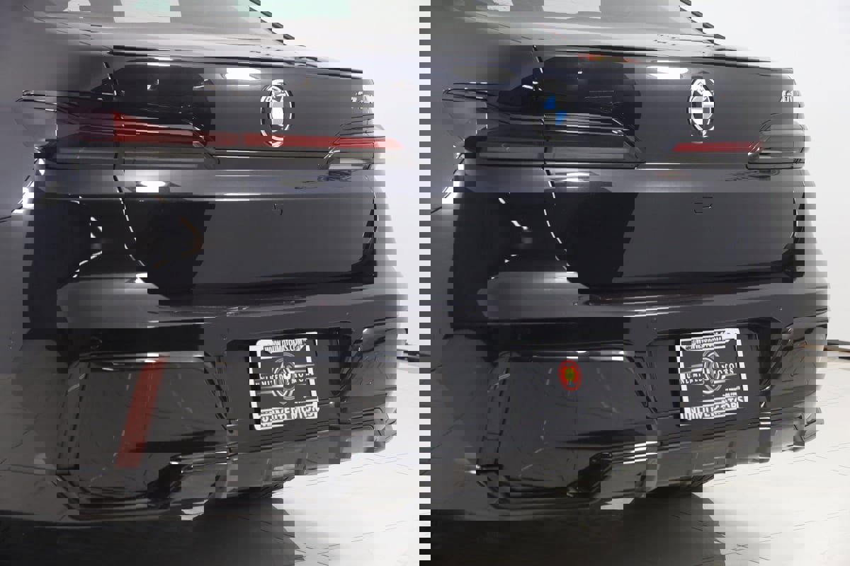 Used 2023 BMW 740i w/ Parking Assistance Package image 30