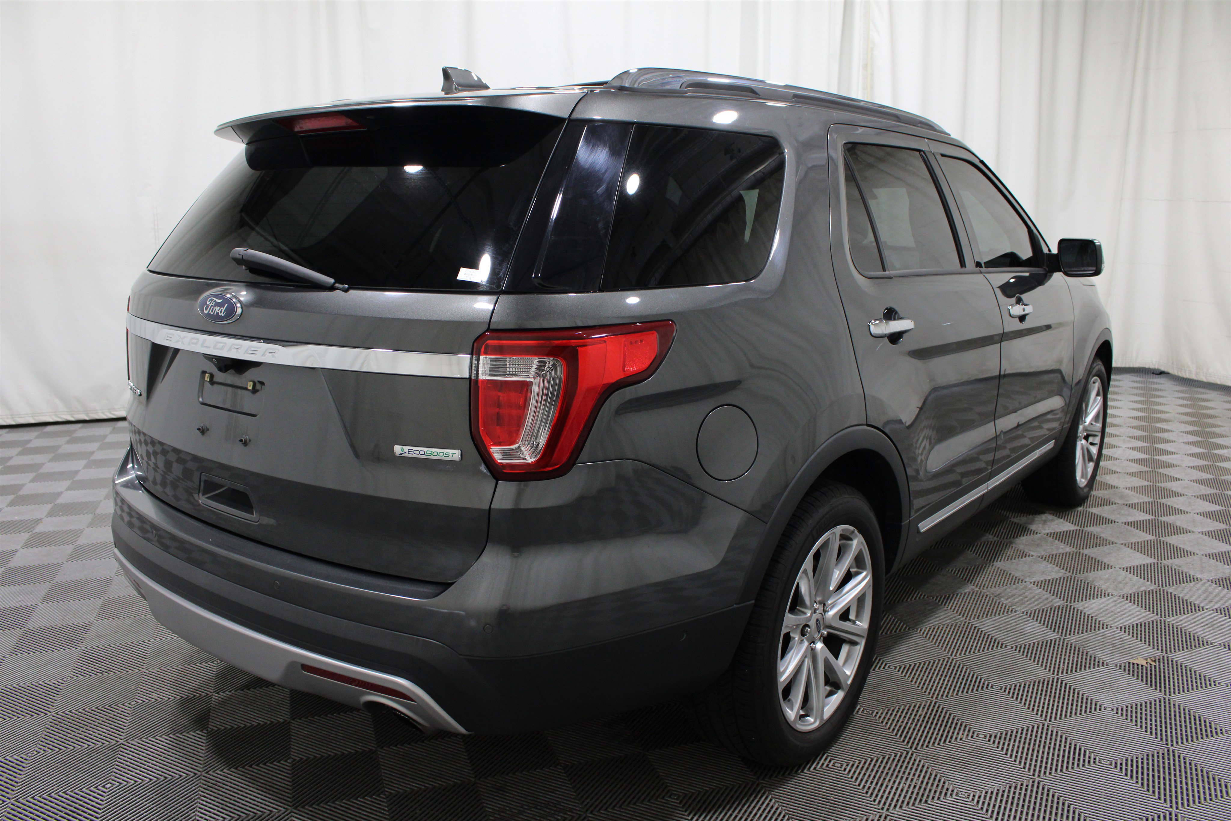 Used 2017 Ford Explorer Limited w/ Equipment Group 301A FWD image 33