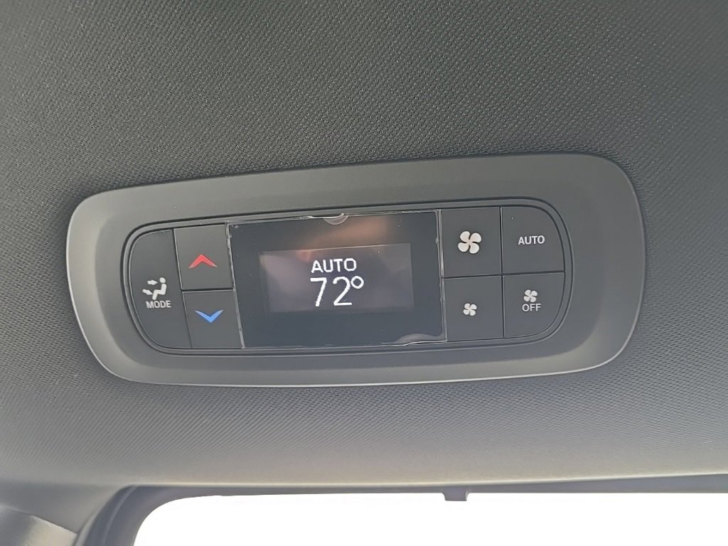 New 2026 Chrysler Pacifica Select image 24
