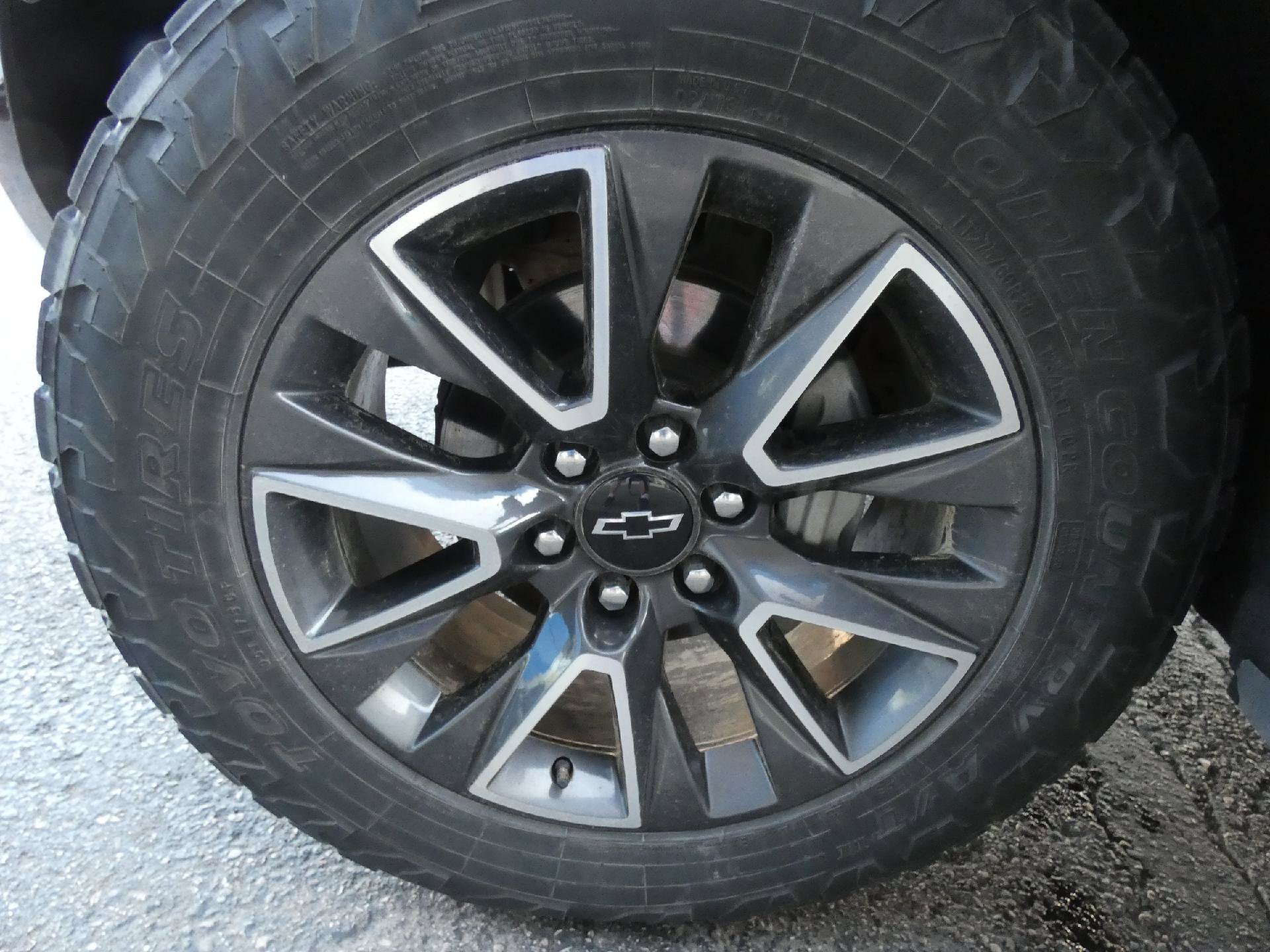 Used 2022 Chevrolet Tahoe Z71 w/ Luxury Package AWD/4WD image 8