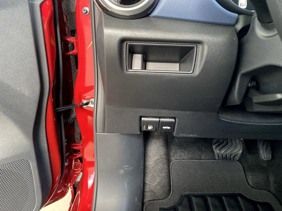 New 2025 Nissan Versa SV w/ Trunk Package image 9