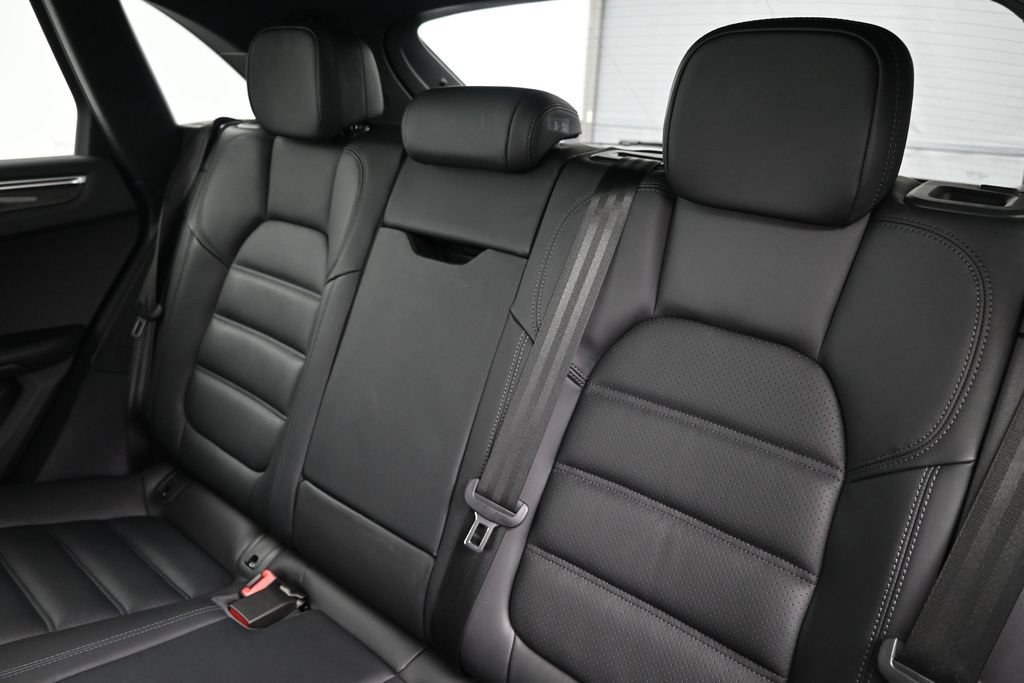 Used 2023 Porsche Macan S AWD/4WD image 6