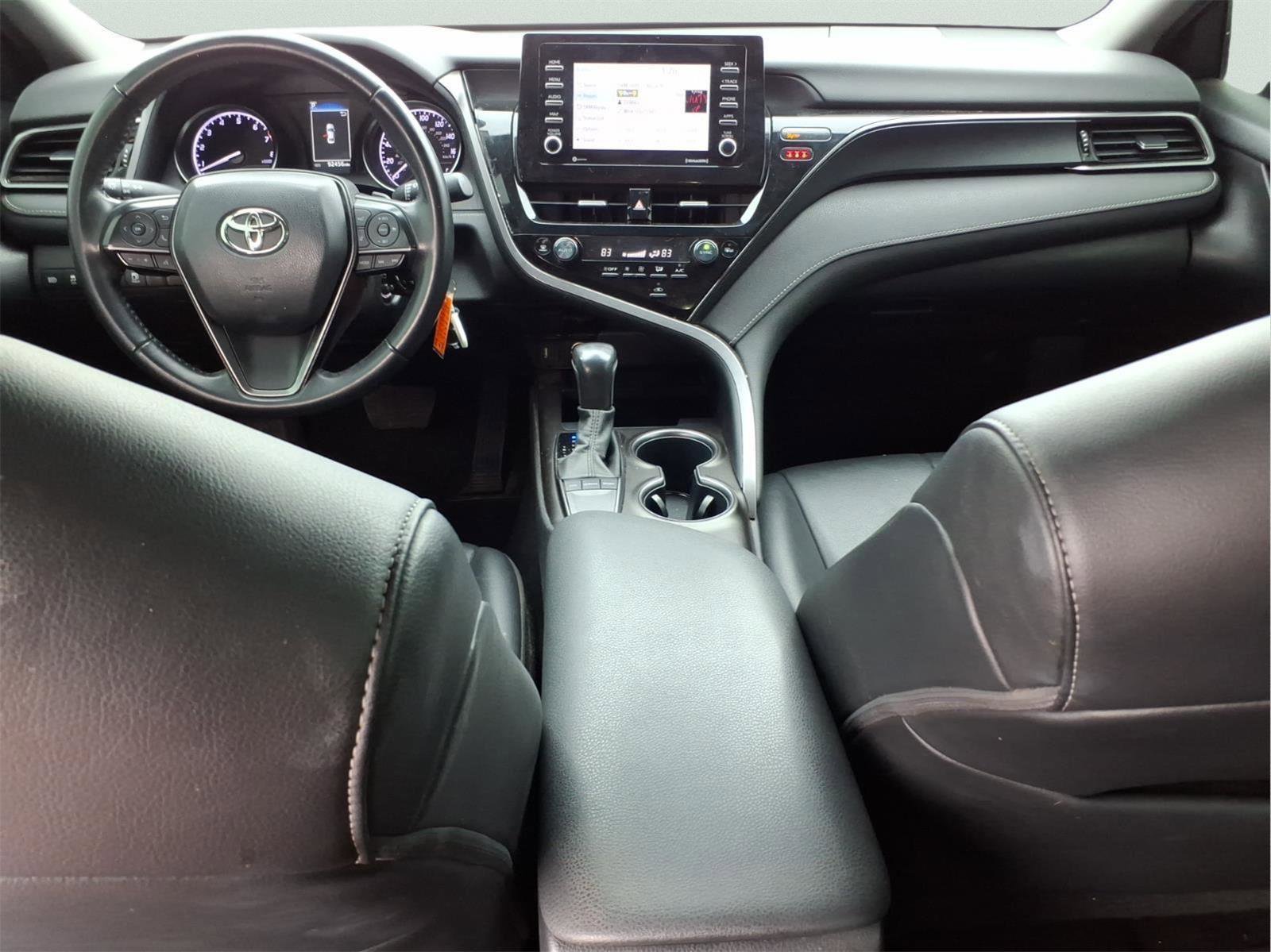 Used 2023 Toyota Camry SE image 2