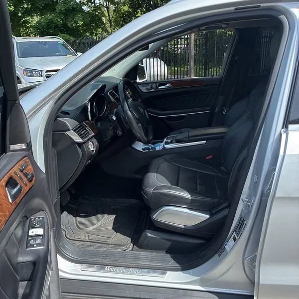 Used 2016 Mercedes-Benz GL 550 4MATIC image 22