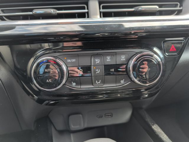 Certified 2024 Chevrolet Trax RS w/ Driver Confidence Package image 19