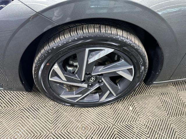 Certified 2025 Hyundai Elantra SEL image 41