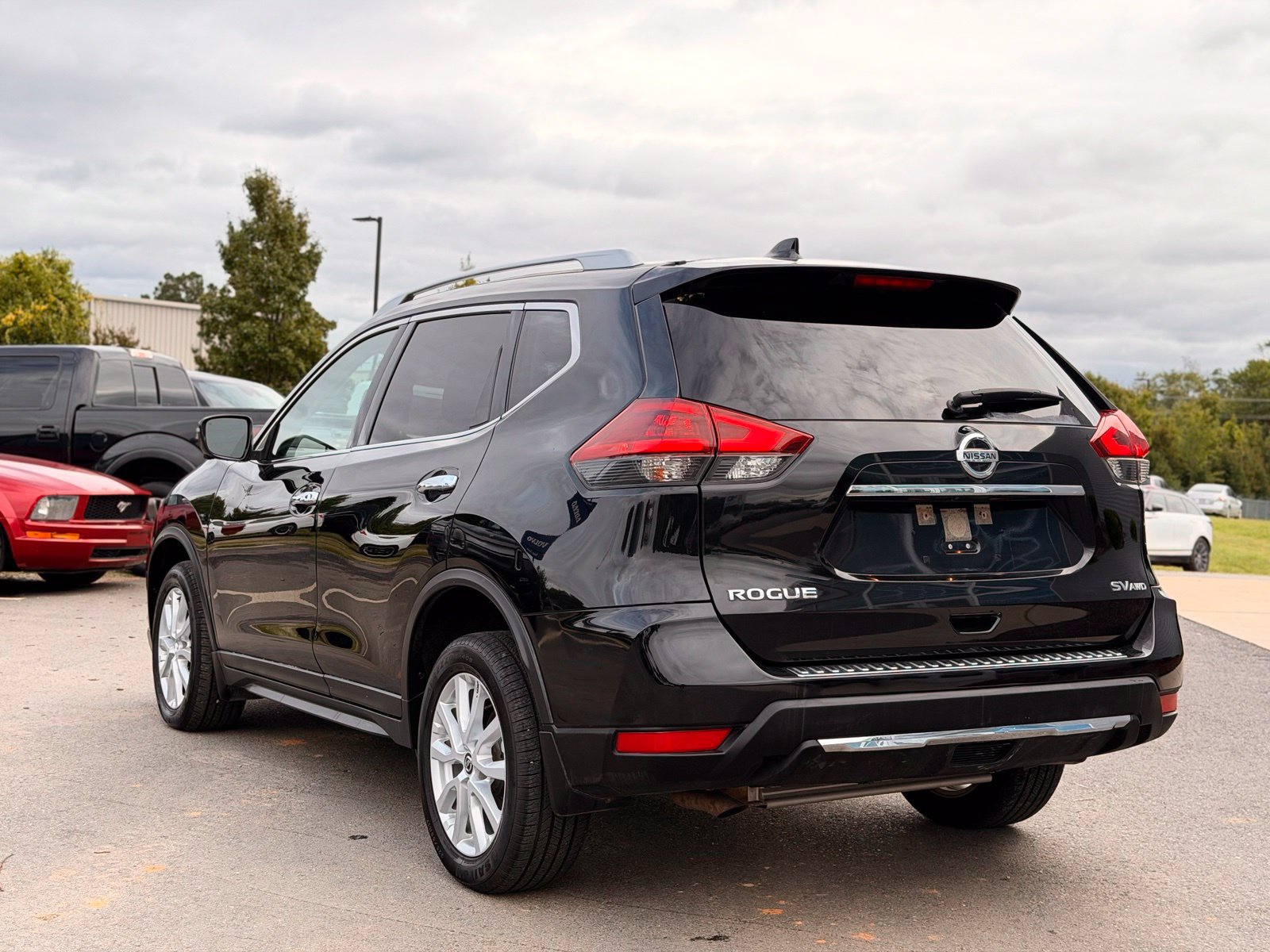 Used 2018 Nissan Rogue SV w/ Premium Package AWD/4WD image 12