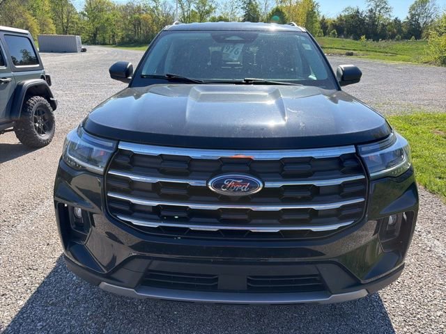 Used 2025 Ford Explorer Active w/ Active Comfort Package image 3