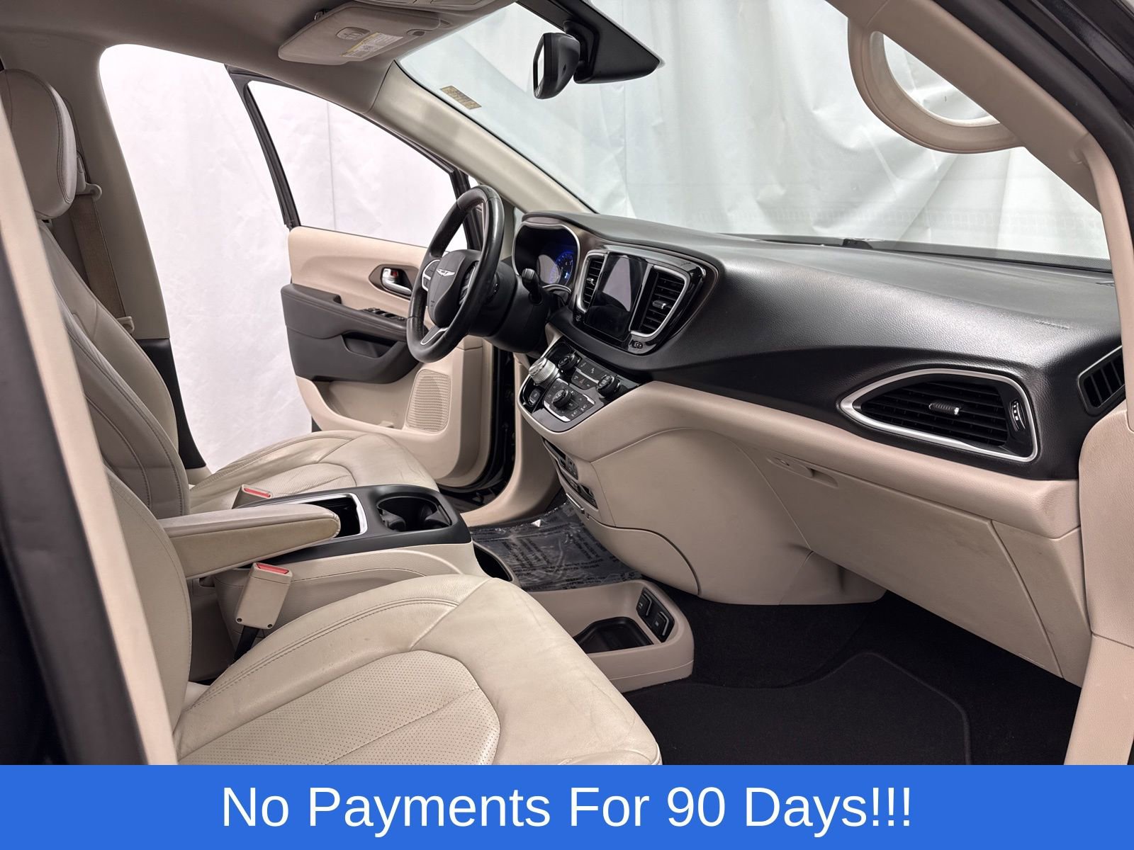 Used 2017 Chrysler Pacifica Touring-L Plus w/ Tire & Wheel Group image 29