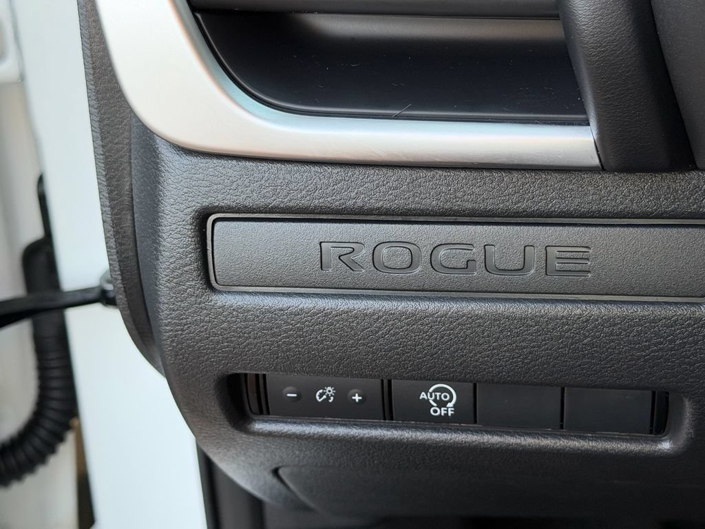 Used 2025 Nissan Rogue S FWD image 26