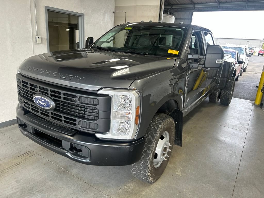 Used 2025 Ford F350 XL AWD/4WD image 2