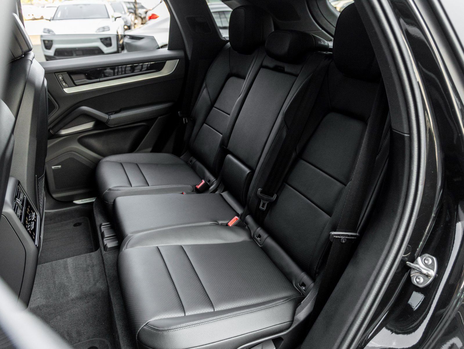 Certified 2025 Porsche Cayenne image 29