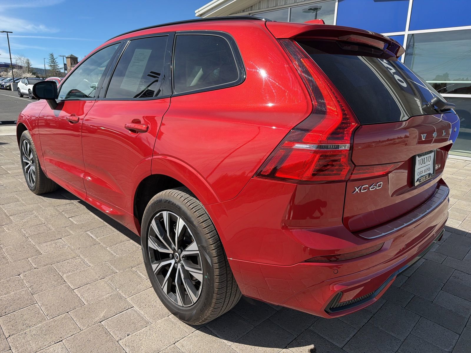 Certified 2025 Volvo XC60 B5 Core w/ Protection Package Premier image 4