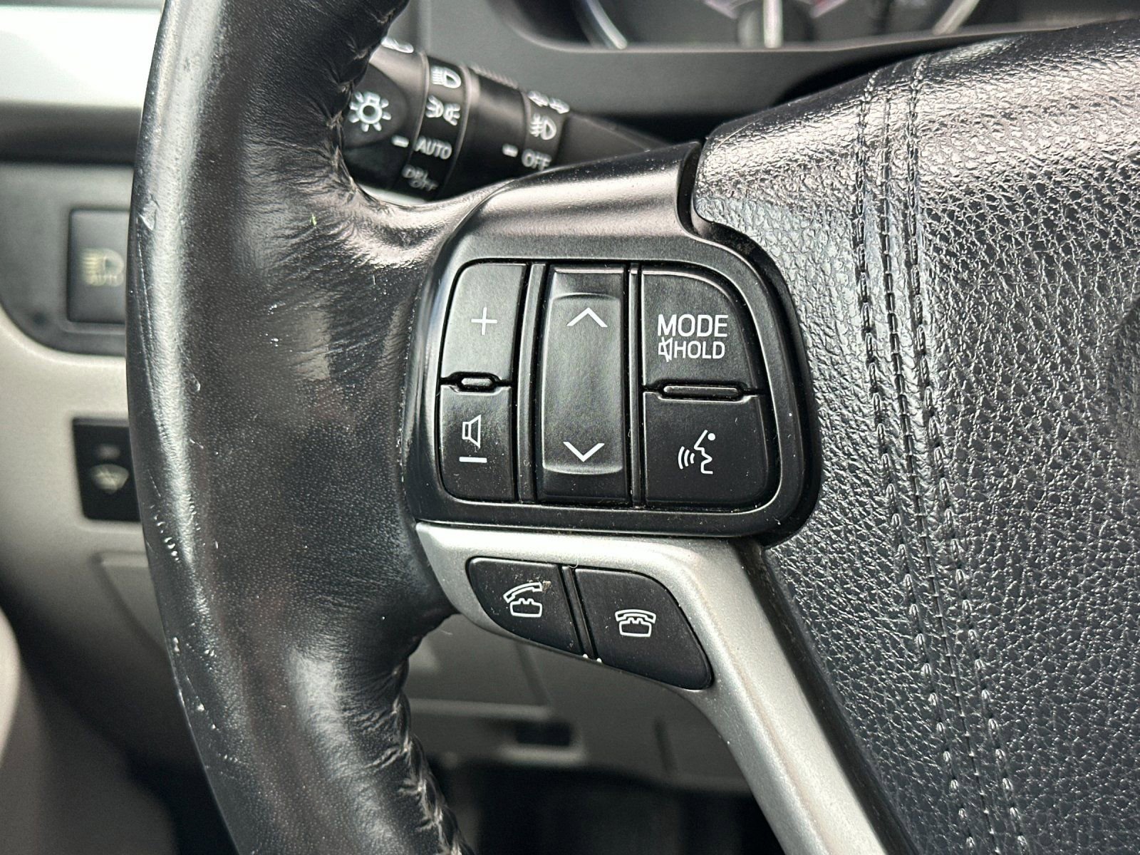 Used 2015 Toyota Highlander Limited Platinum AWD/4WD image 30