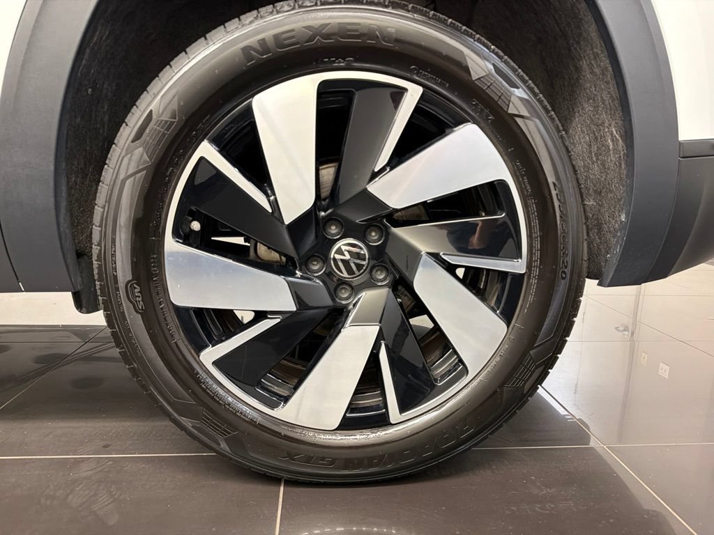Used 2025 Volkswagen Atlas Cross Sport SE AWD/4WD image 7