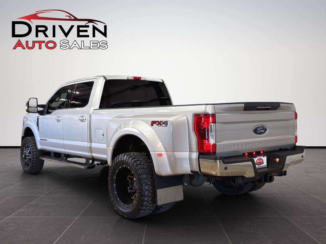 Used 2019 Ford F350 Lariat w/ Lariat Ultimate Package AWD/4WD image 5