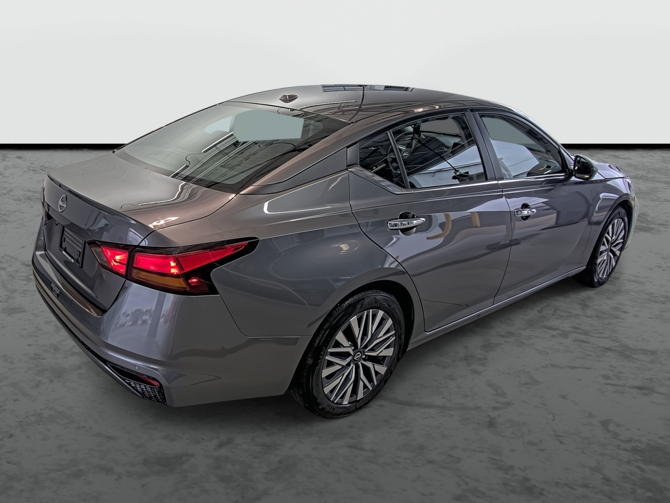 Used 2025 Nissan Altima 2.5 SV FWD image 14