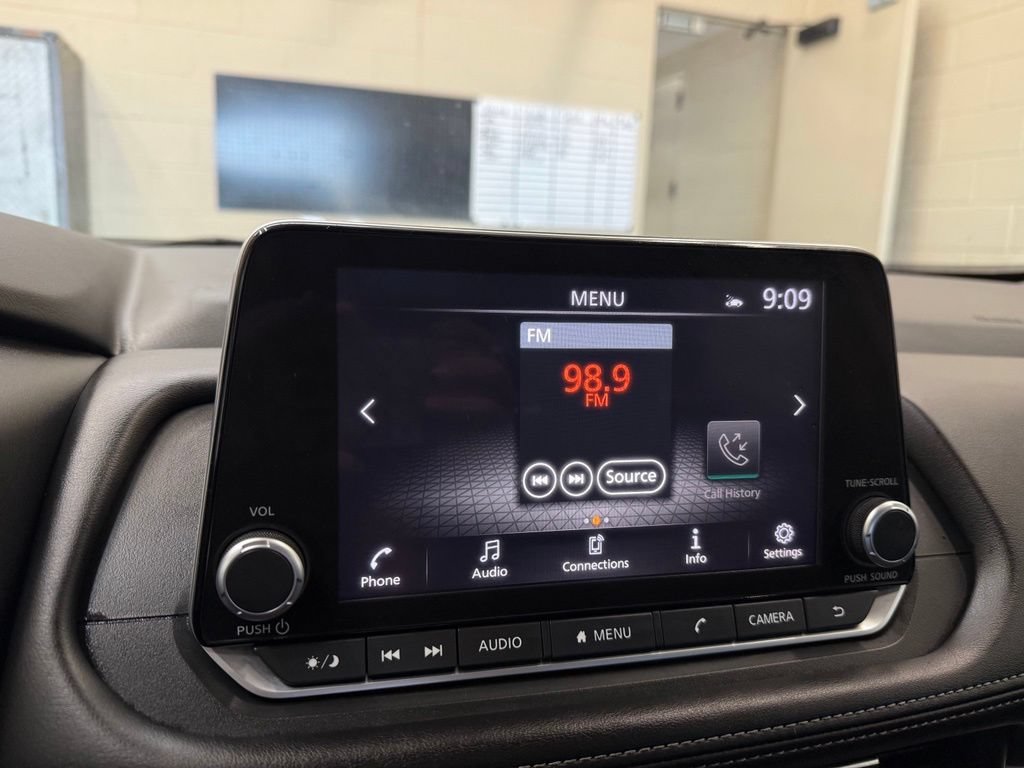 Used 2024 Nissan Rogue SV FWD image 15