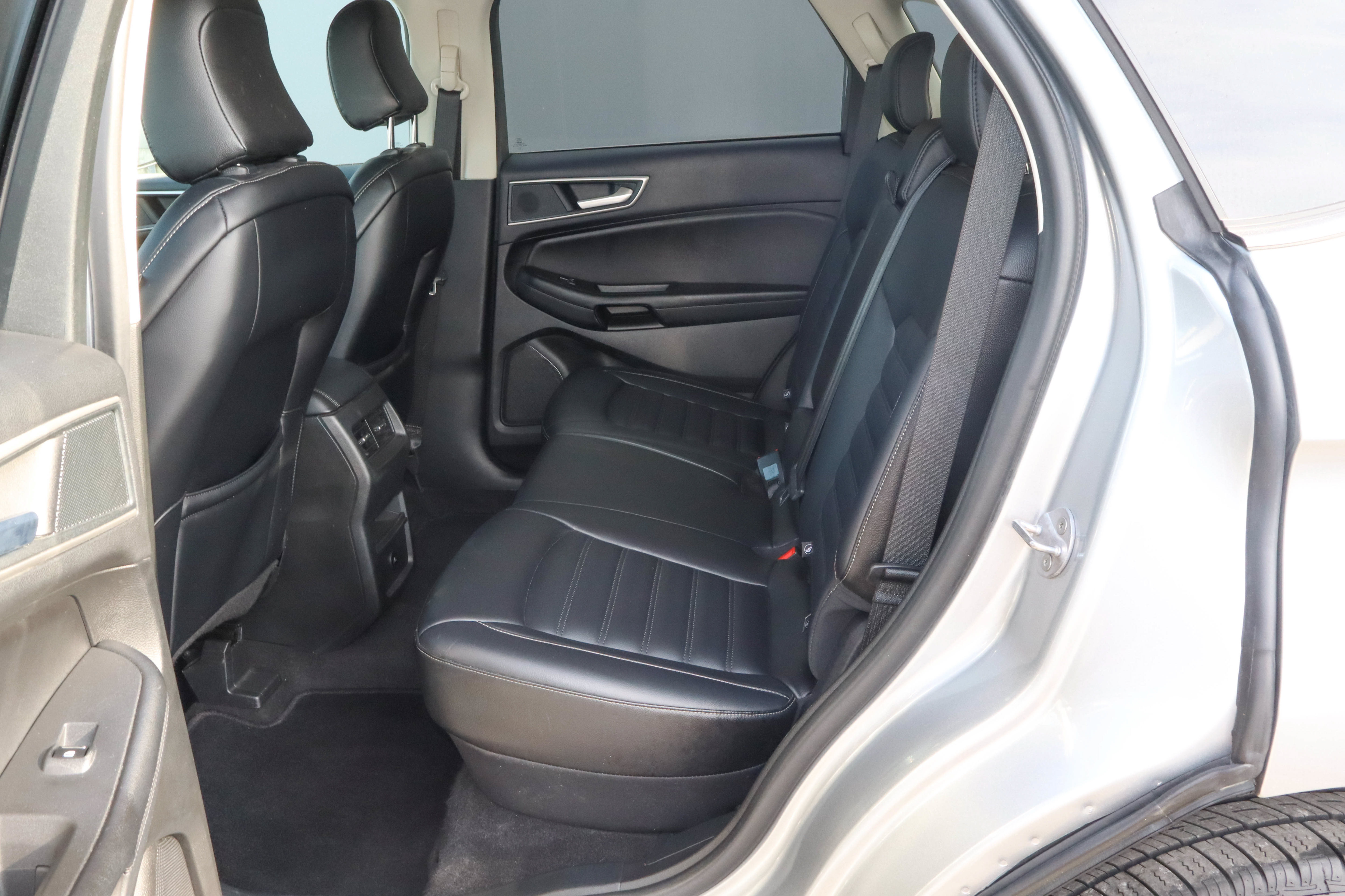 Used 2024 Ford Edge SEL AWD/4WD image 8
