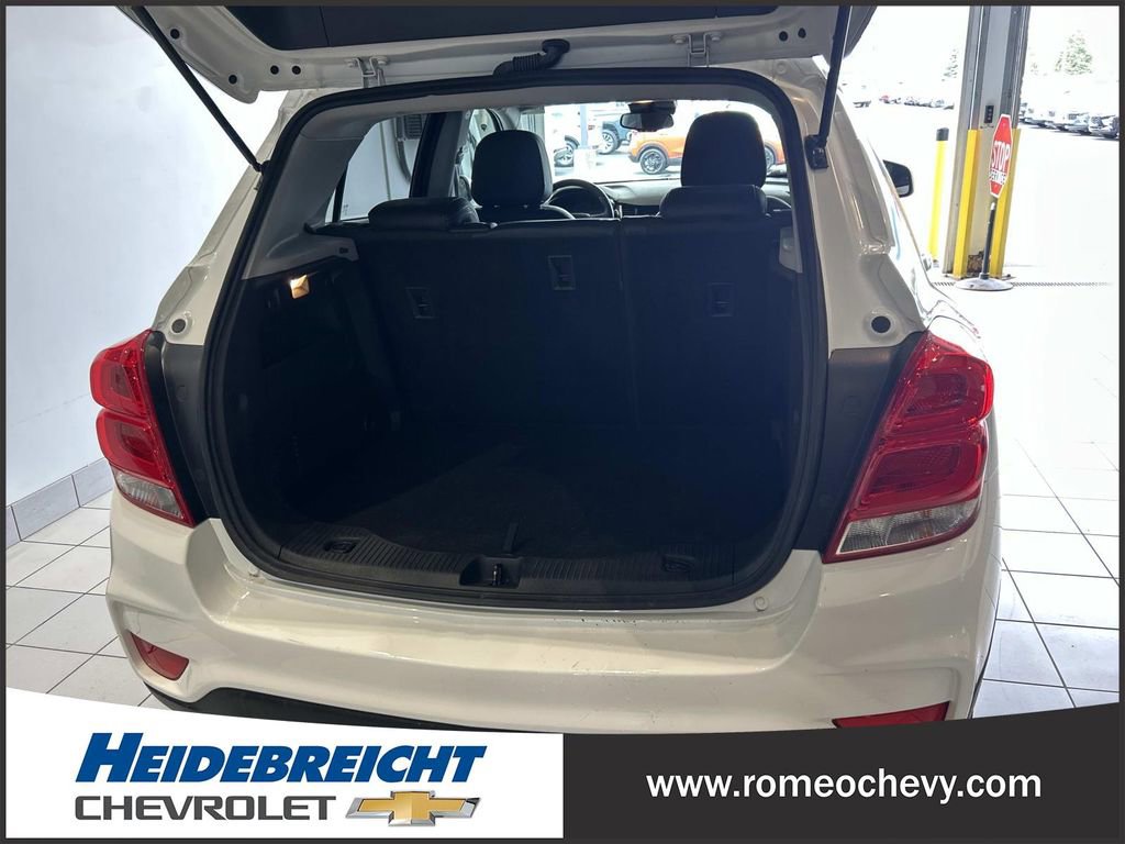 Certified 2022 Chevrolet Trax LT w/ LT Convenience Package AWD/4WD image 15