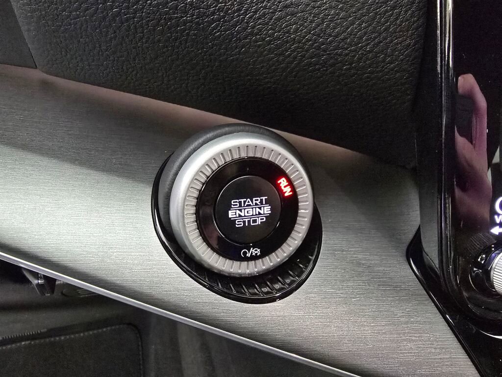 New 2025 Jeep Wagoneer Series II w/ HD Trailer Tow Package image 19