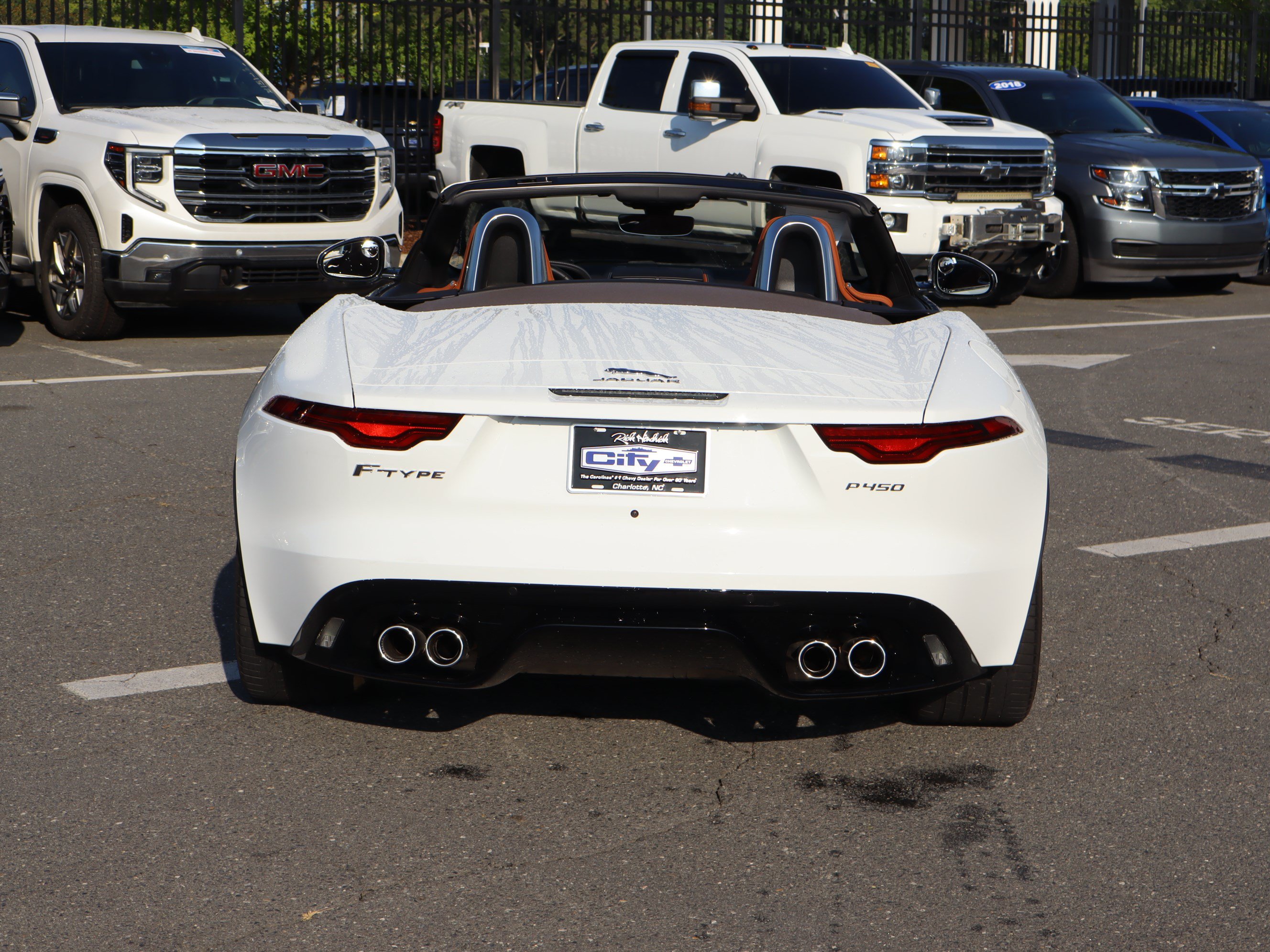 Used 2022 Jaguar F-TYPE Convertible RWD image 9