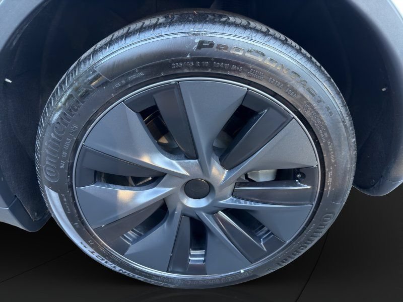 Used 2024 Tesla Model Y Long Range AWD/4WD image 23