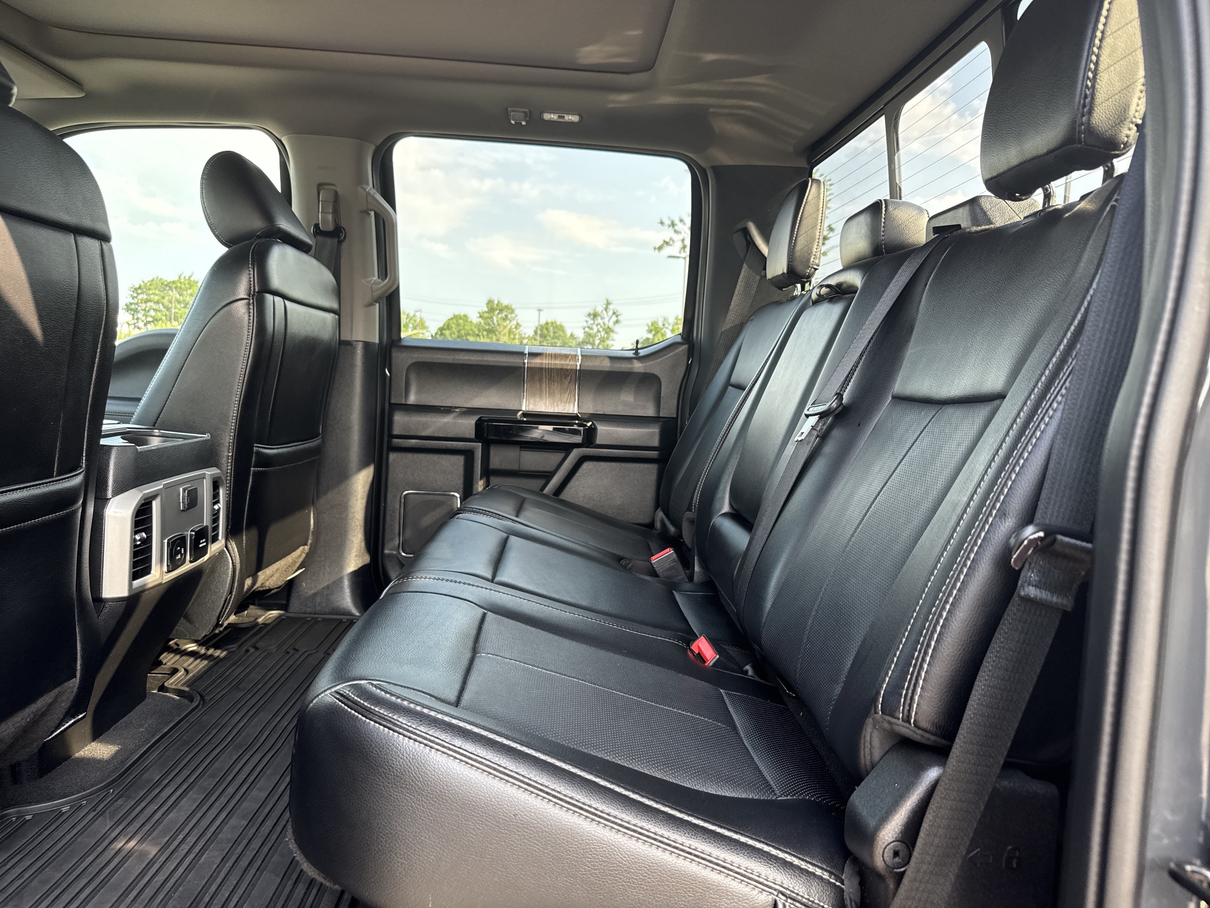Used 2021 Ford F250 Lariat w/ Lariat Ultimate Package AWD/4WD image 32