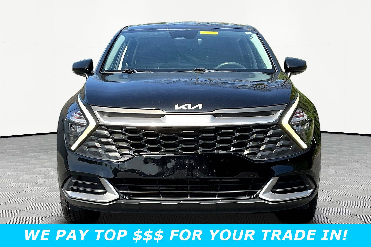 Used 2023 Kia Sportage LX image 2