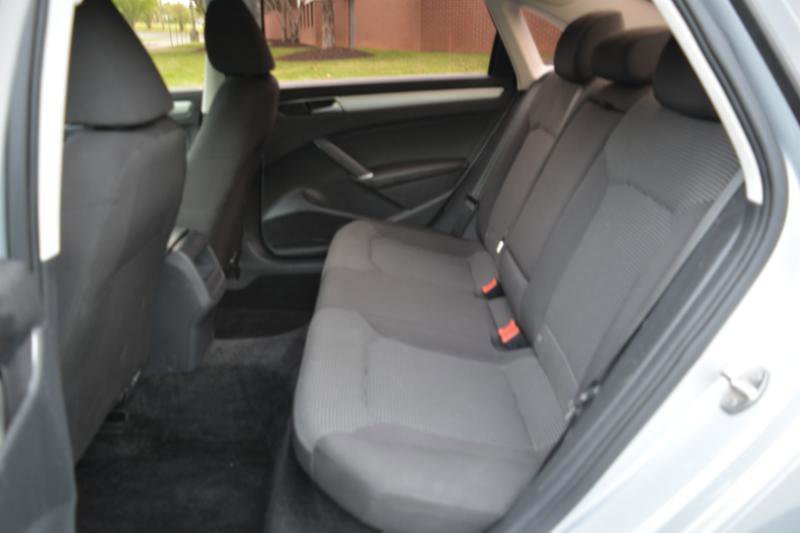 Used 2018 Volkswagen Passat 2.0T S w/ Driver Assistance Package FWD image 12