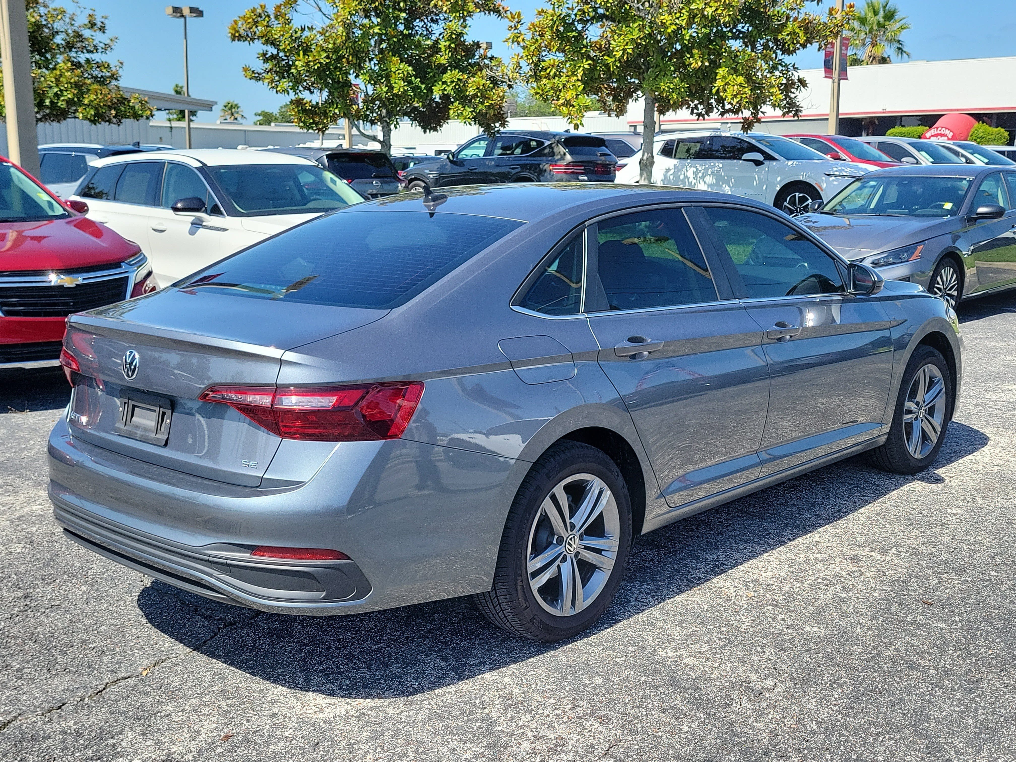 Used 2023 Volkswagen Jetta SE FWD image 4