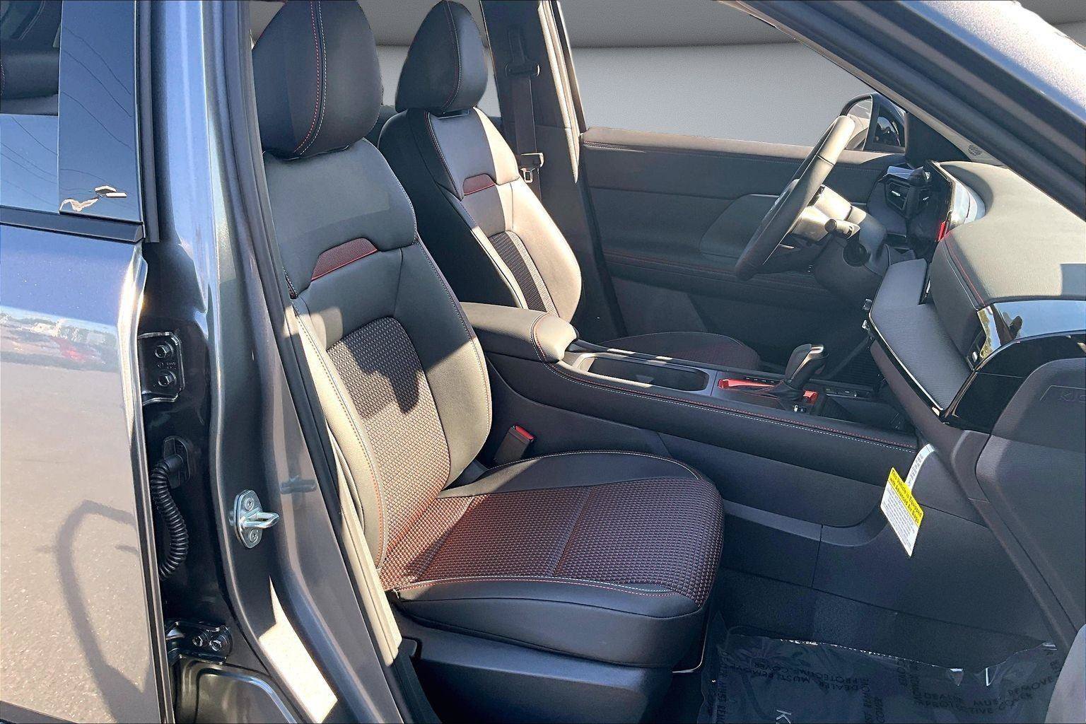 New 2026 Nissan Kicks SR AWD/4WD image 12