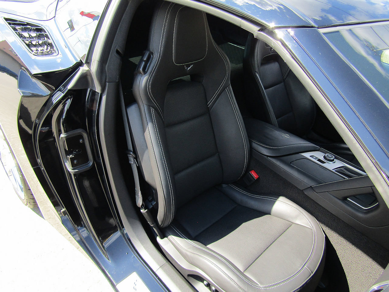 Used 2017 Chevrolet Corvette Stingray Coupe w/ 3LT Preferred Equipment Group RWD image 12