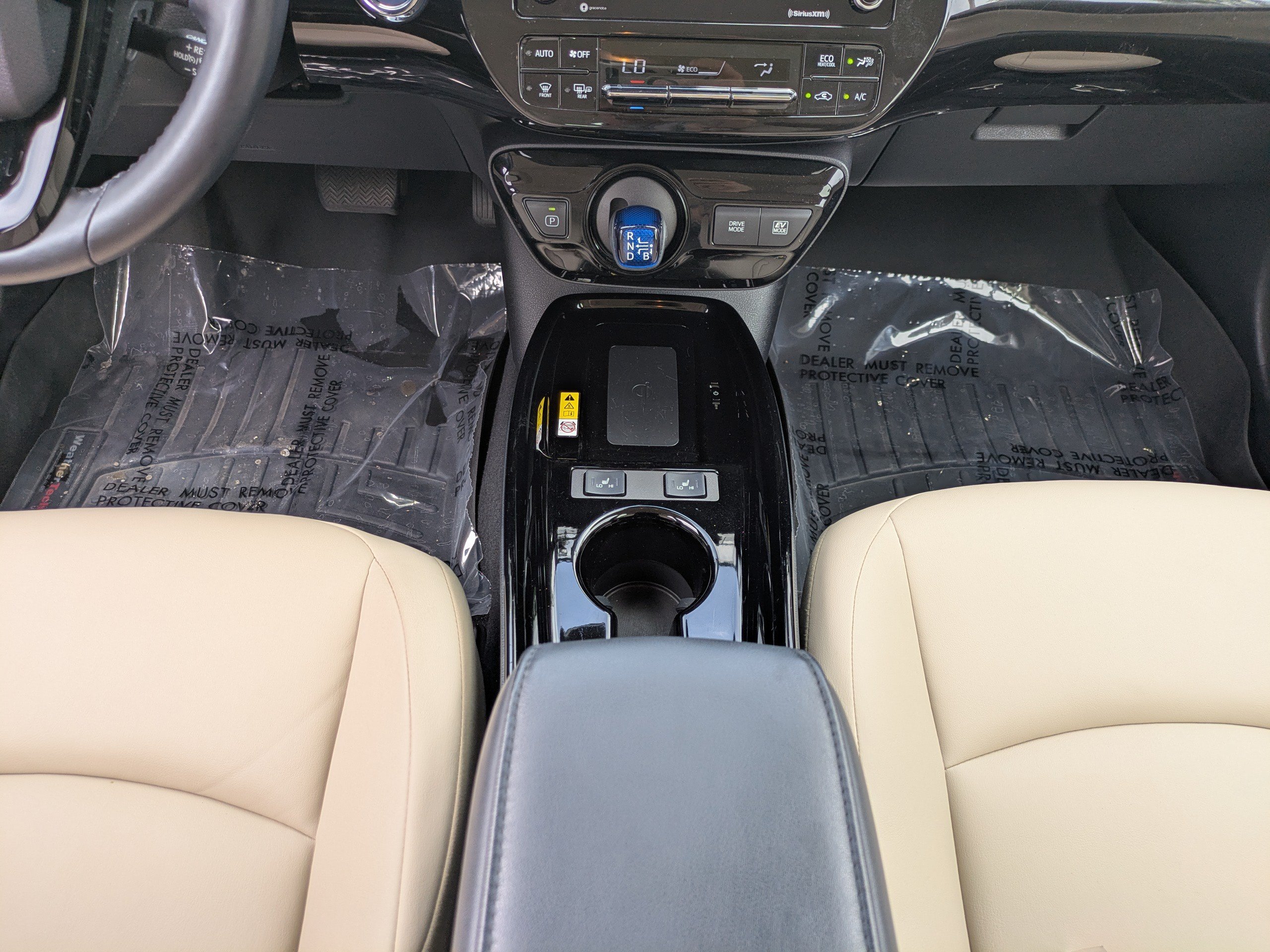 Used 2021 Toyota Prius XLE FWD image 18