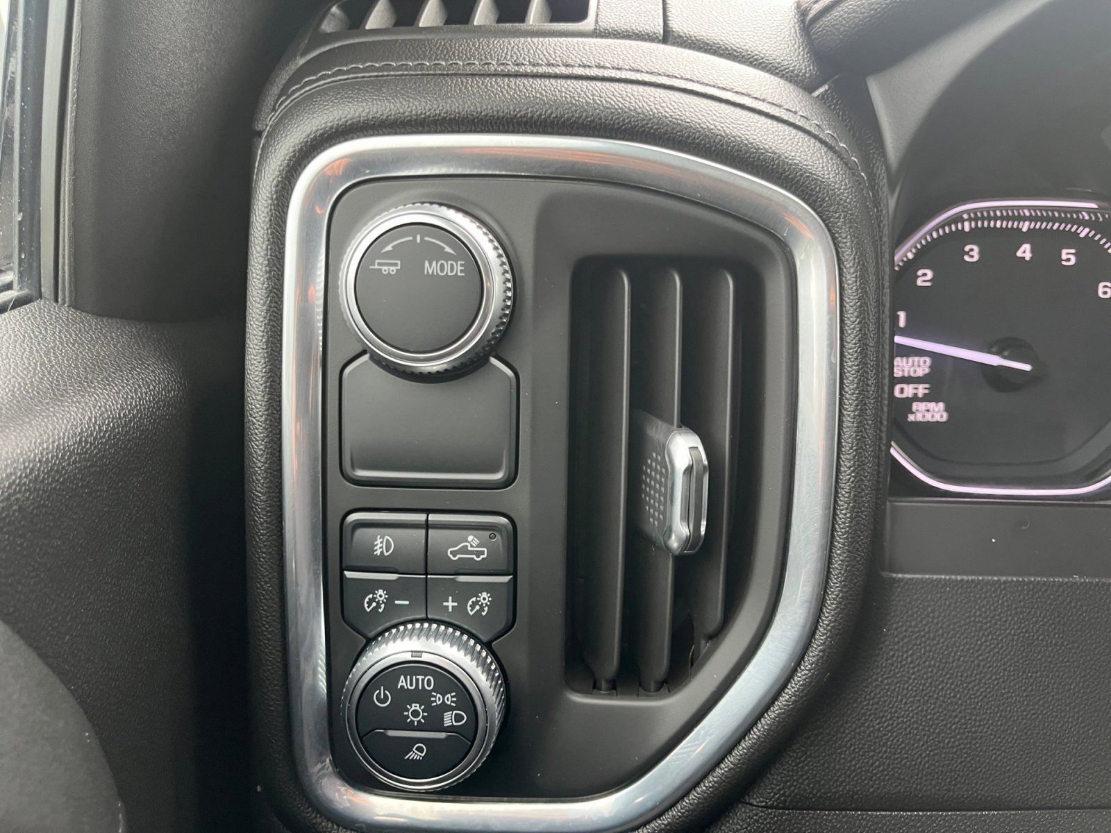 Used 2020 GMC Sierra 1500 SLT image 24