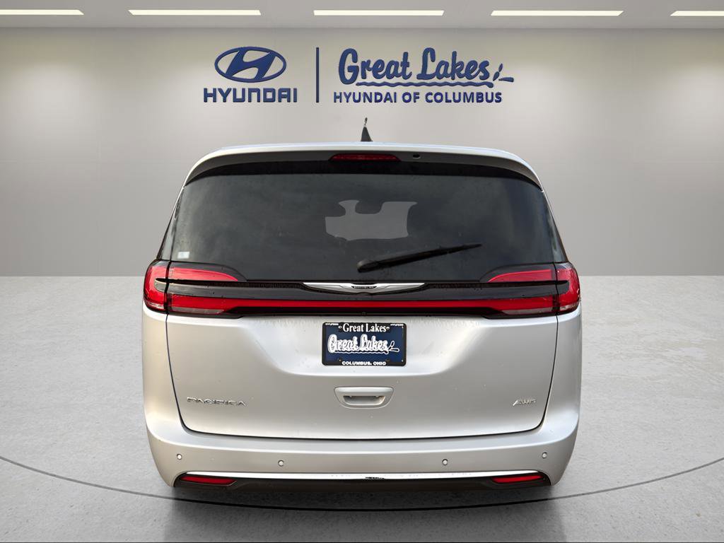 Used 2023 Chrysler Pacifica Touring-L image 4