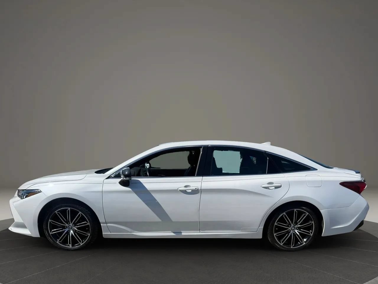 Used 2019 Toyota Avalon XSE w/ All Weather Liner Package FWD image 8