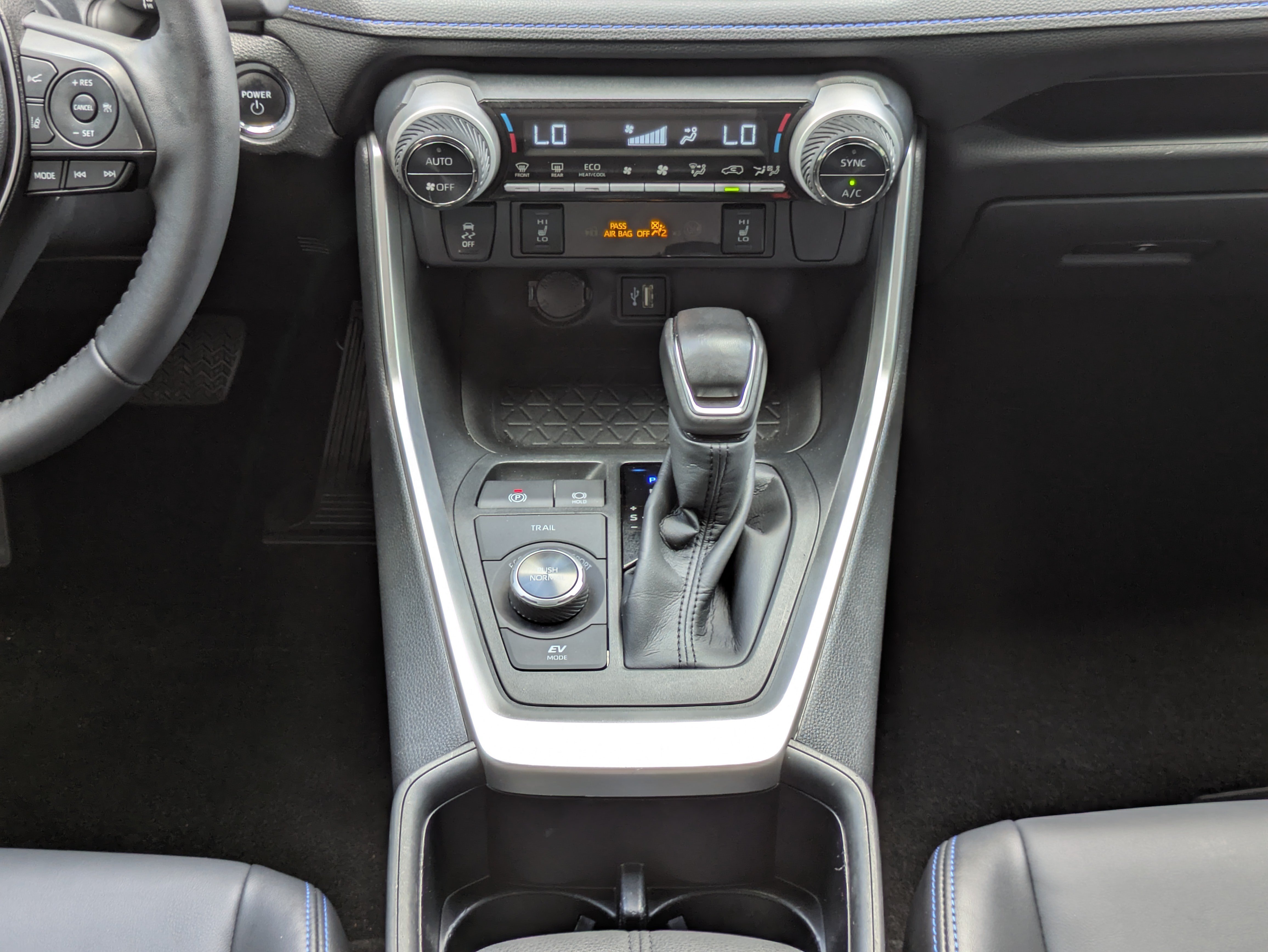 Used 2025 Toyota RAV4 XSE AWD/4WD image 19