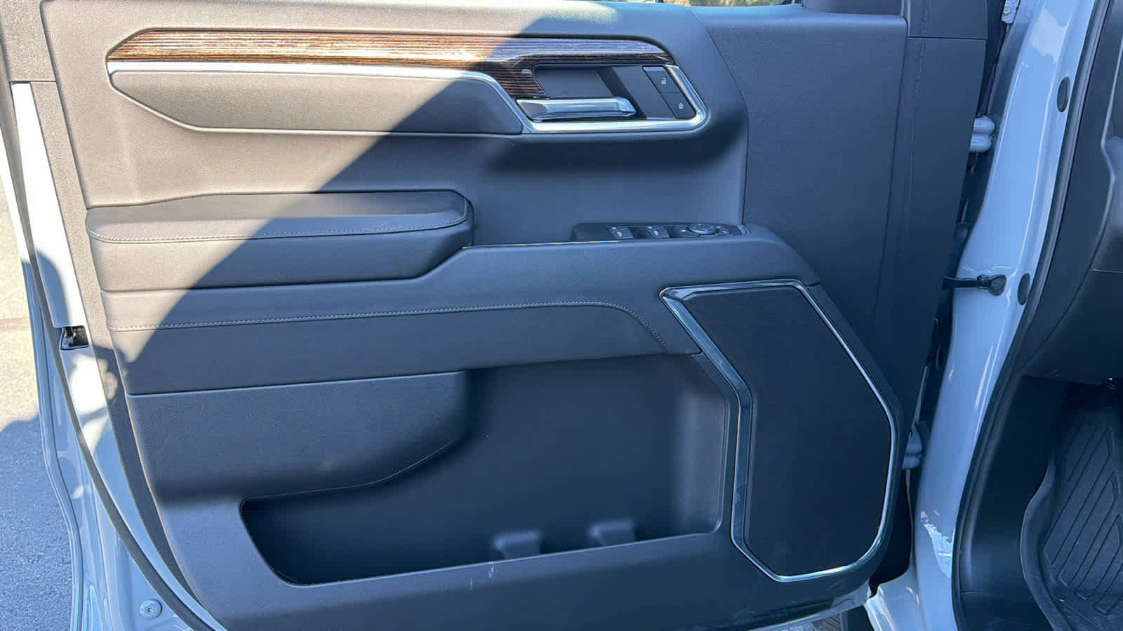 Used 2024 GMC Sierra 1500 Elevation w/ LPO, Elevation Black Package image 23