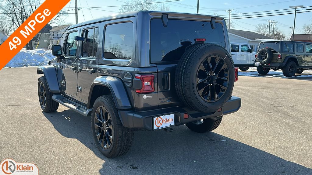Used 2025 Jeep Wrangler Unlimited Sahara AWD/4WD image 6