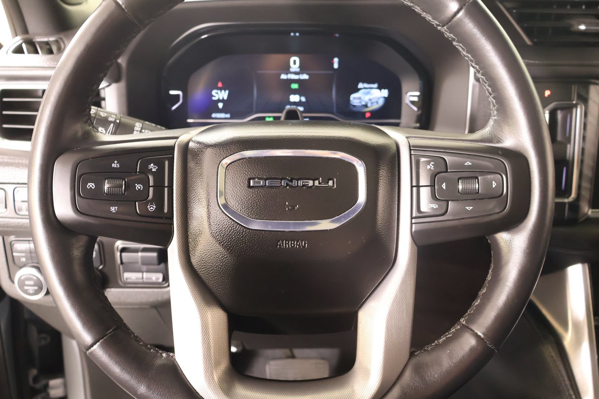 Used 2024 GMC Yukon Denali w/ Denali Reserve Package AWD/4WD image 3