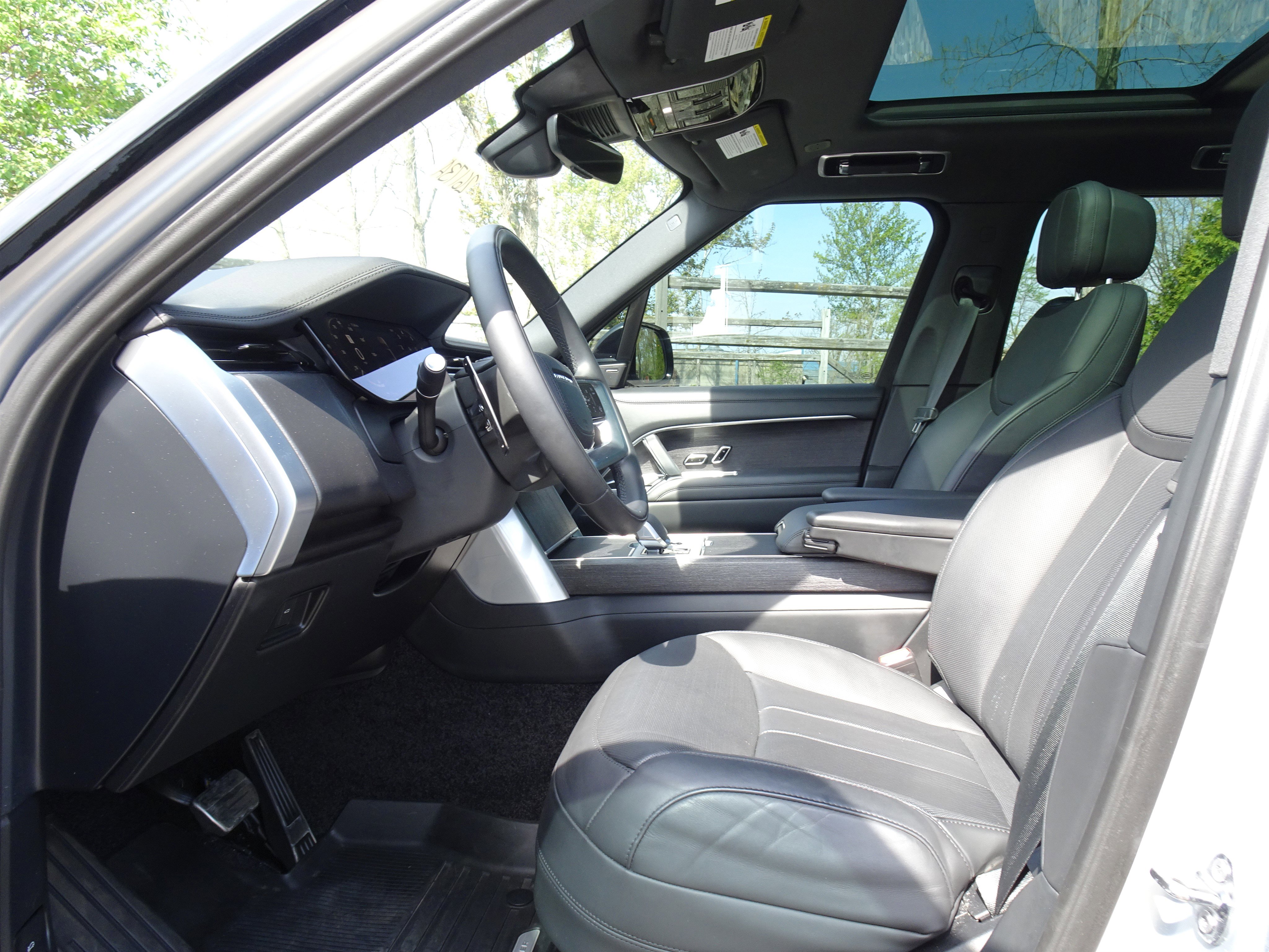 Certified 2024 Land Rover Range Rover SE AWD/4WD image 2