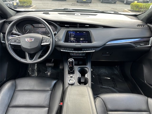 Used 2022 Cadillac XT4 Luxury w/ Cold Weather Package image 15