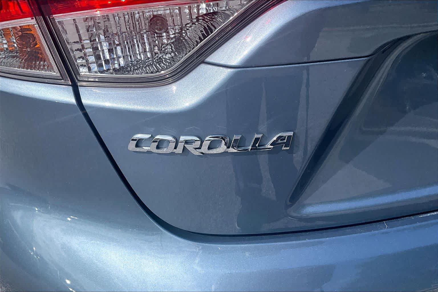 Used 2021 Toyota Corolla LE w/ Carpet Mat Package (TMS) FWD image 10