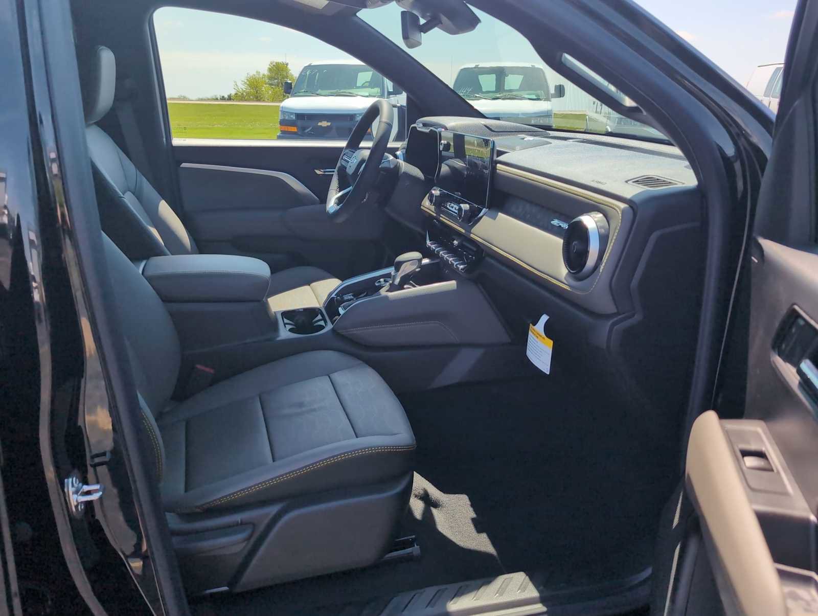 New 2026 Chevrolet Colorado ZR2 w/ Technology Package AWD/4WD image 27